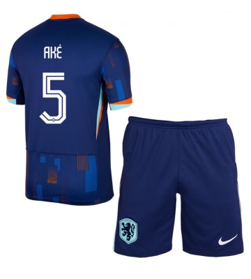 Nederländerna Nathan Ake #5 Bortatröja Barn EM 2024 Kortärmad (+ Korta byxor)